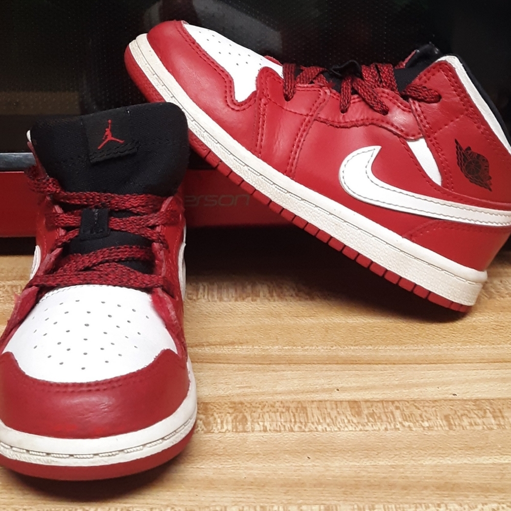 Air Jordan 1 BT Red Size 9c